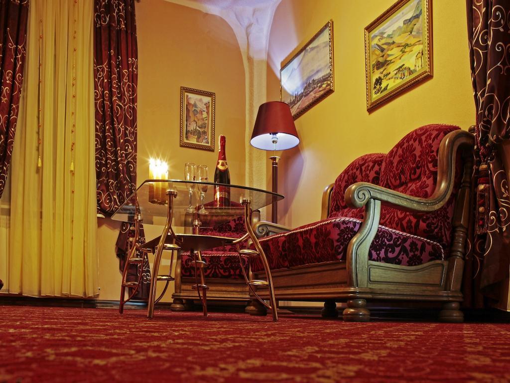 אוזהורוד Hotel Kilikiya מראה חיצוני תמונה
