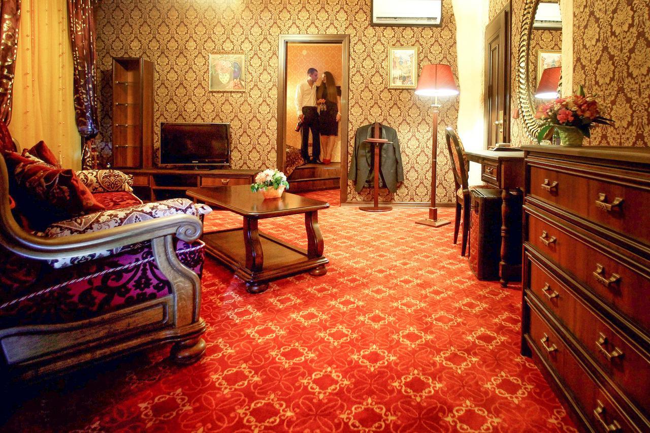 אוזהורוד Hotel Kilikiya מראה חיצוני תמונה