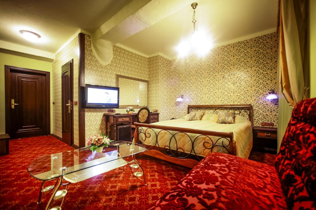 אוזהורוד Hotel Kilikiya מראה חיצוני תמונה